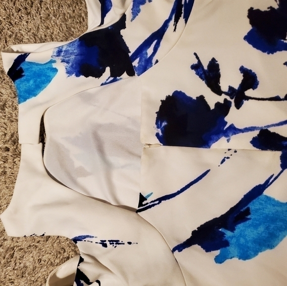 Floral cold shoulder petite dress - Picture 11 of 13